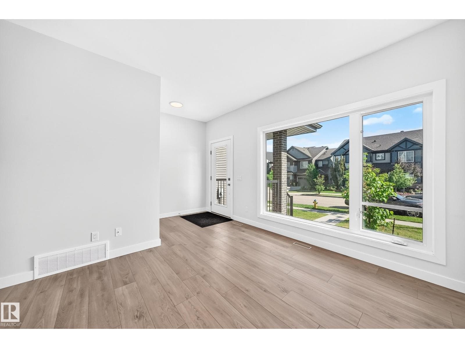 3816 CHRUSTAWKA PL SW — photo 4