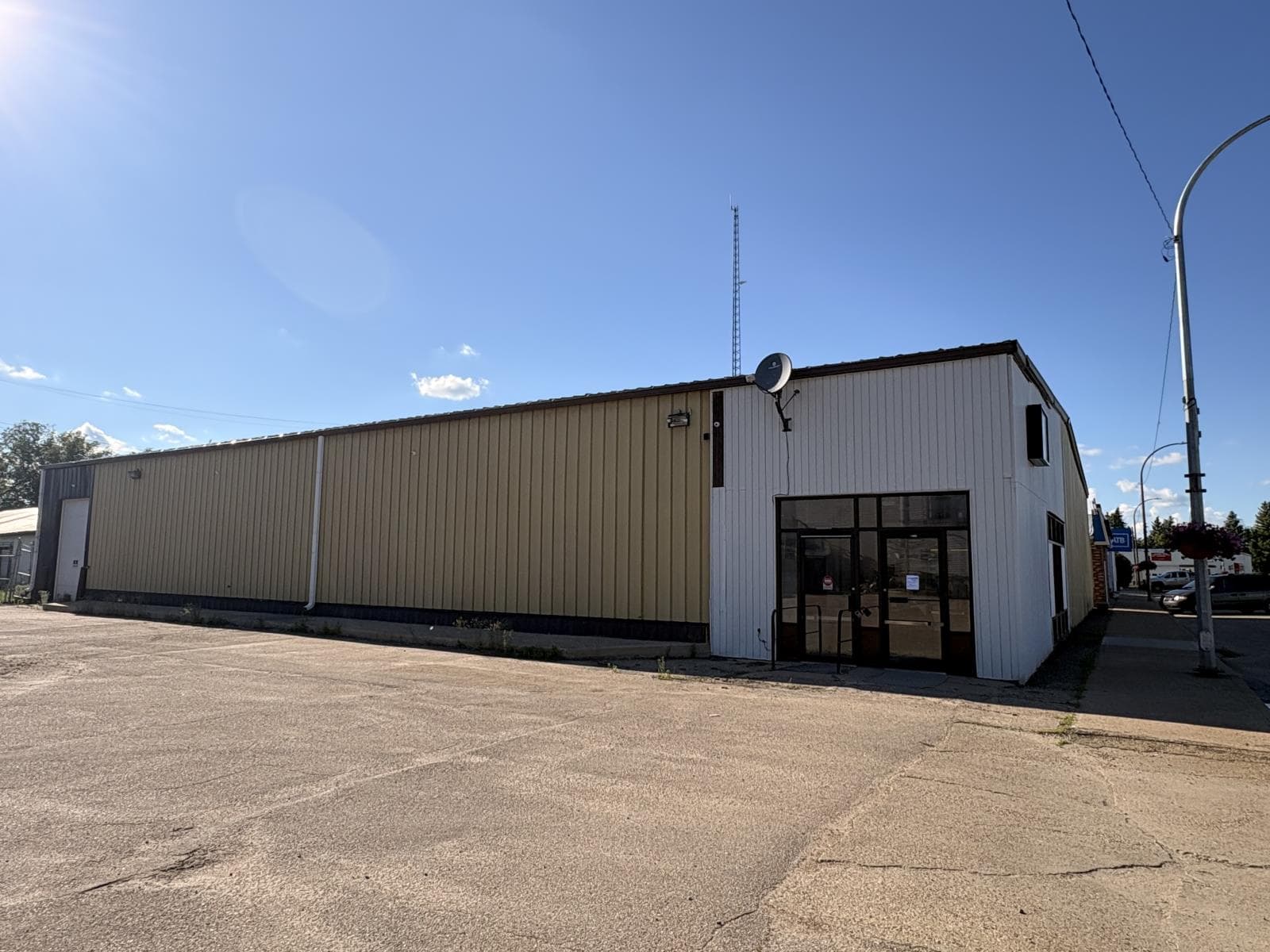 5012 51 Street — photo 4