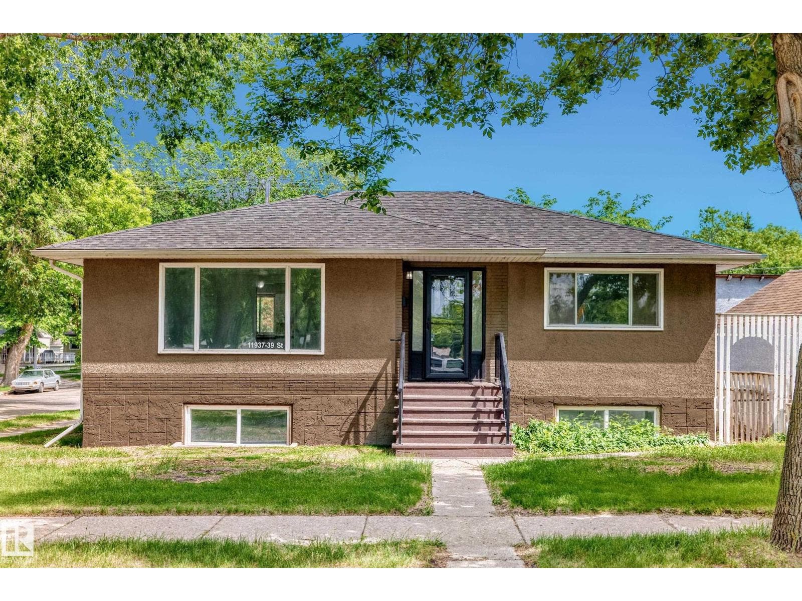 11937 39 ST NW NW