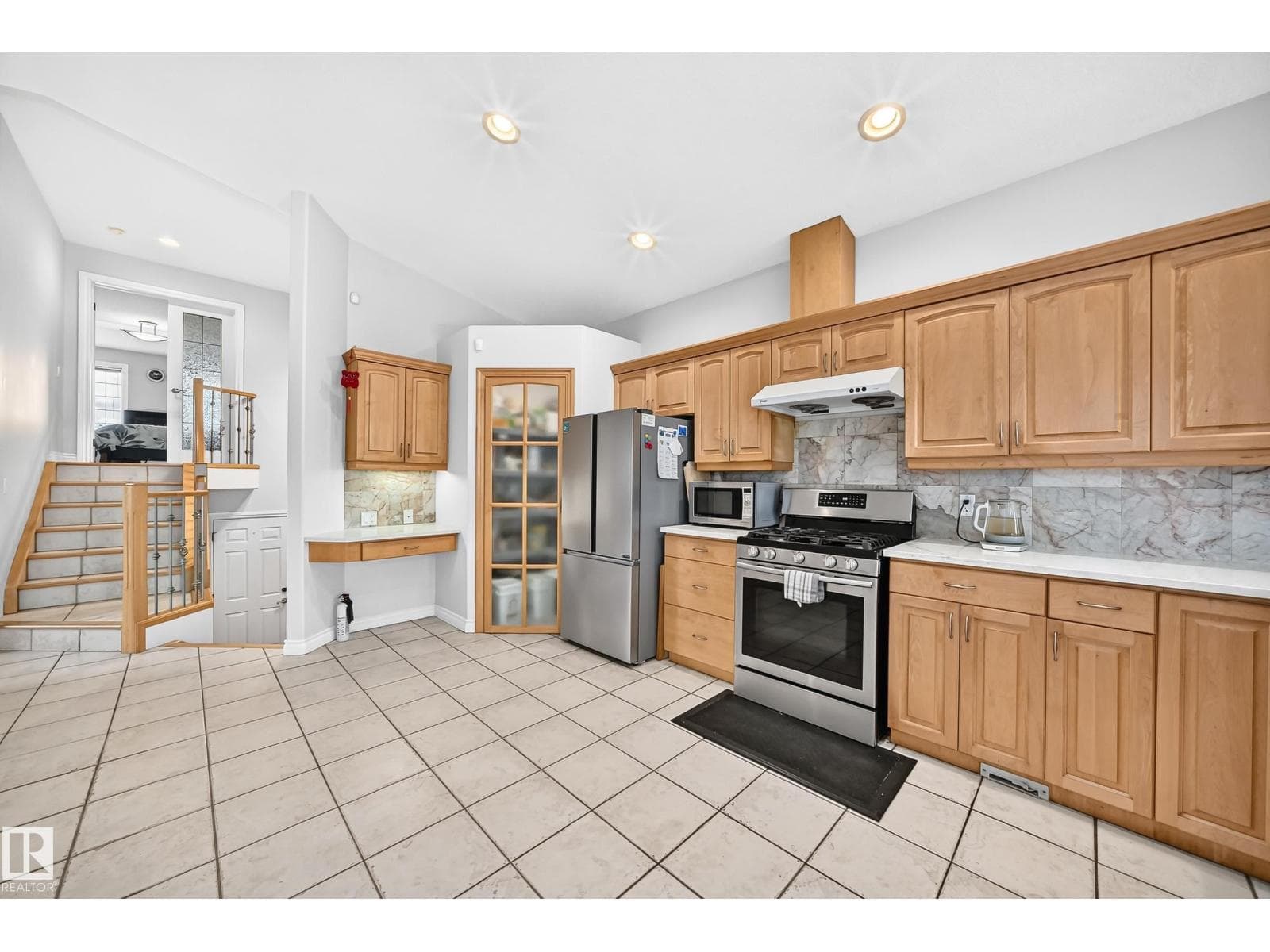 8517 156 AV NW — photo 4