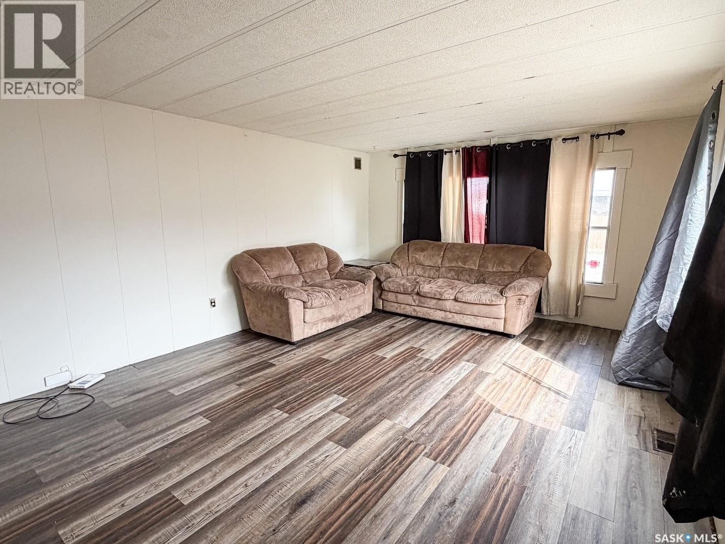 56 Clark CRESCENT — photo 3