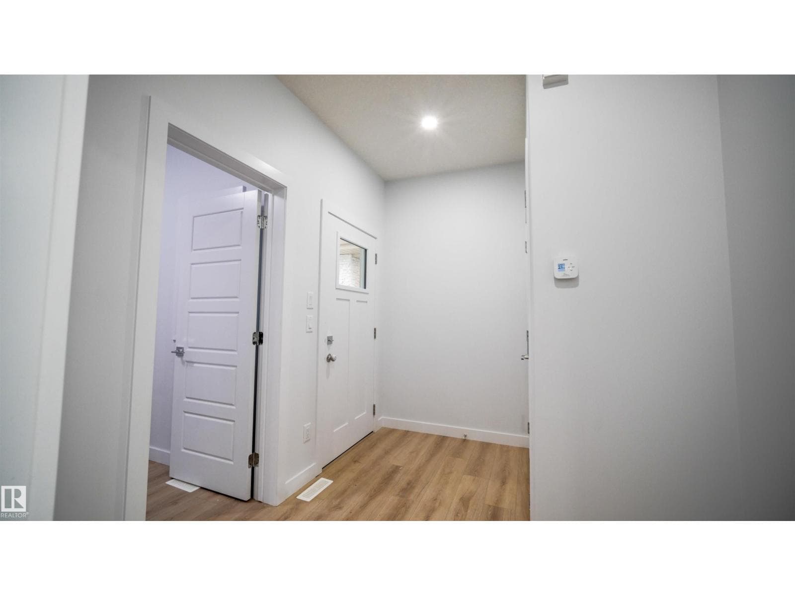 3708 40 Ave — photo 3