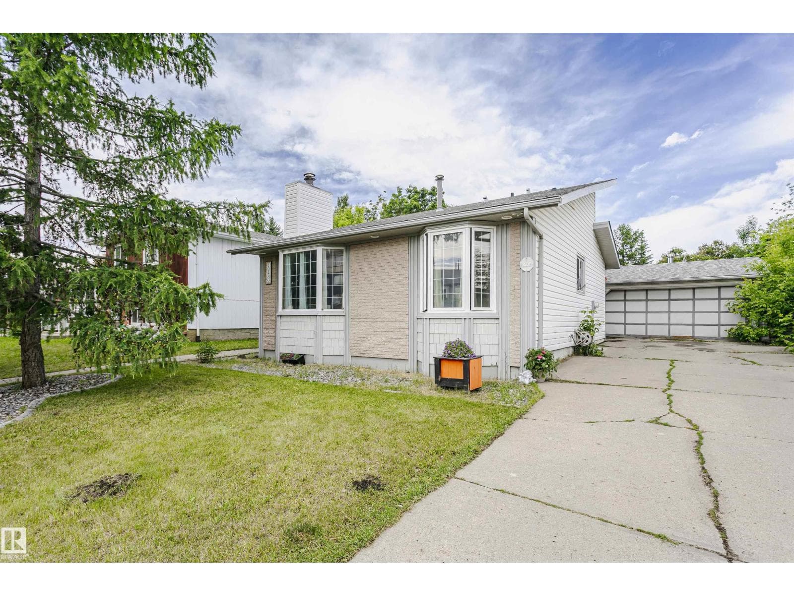 10436 26 AV NW — photo 2