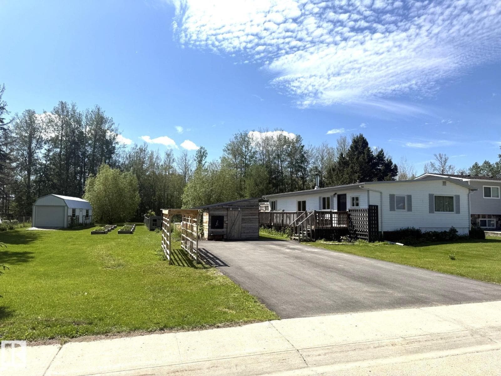 4707 54 AV — photo 3