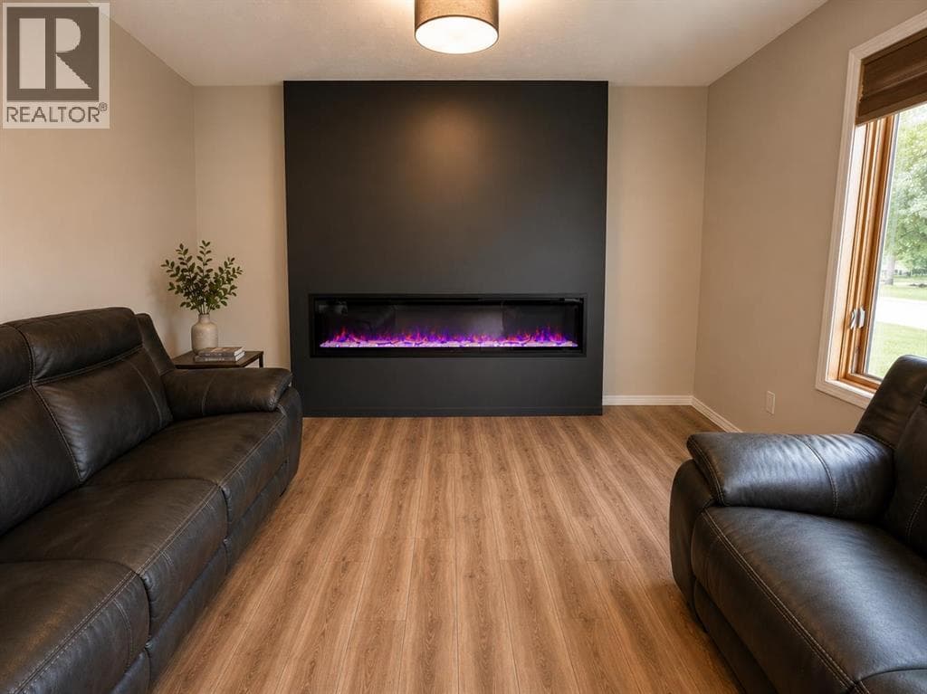 1114 6 Avenue W — photo 2
