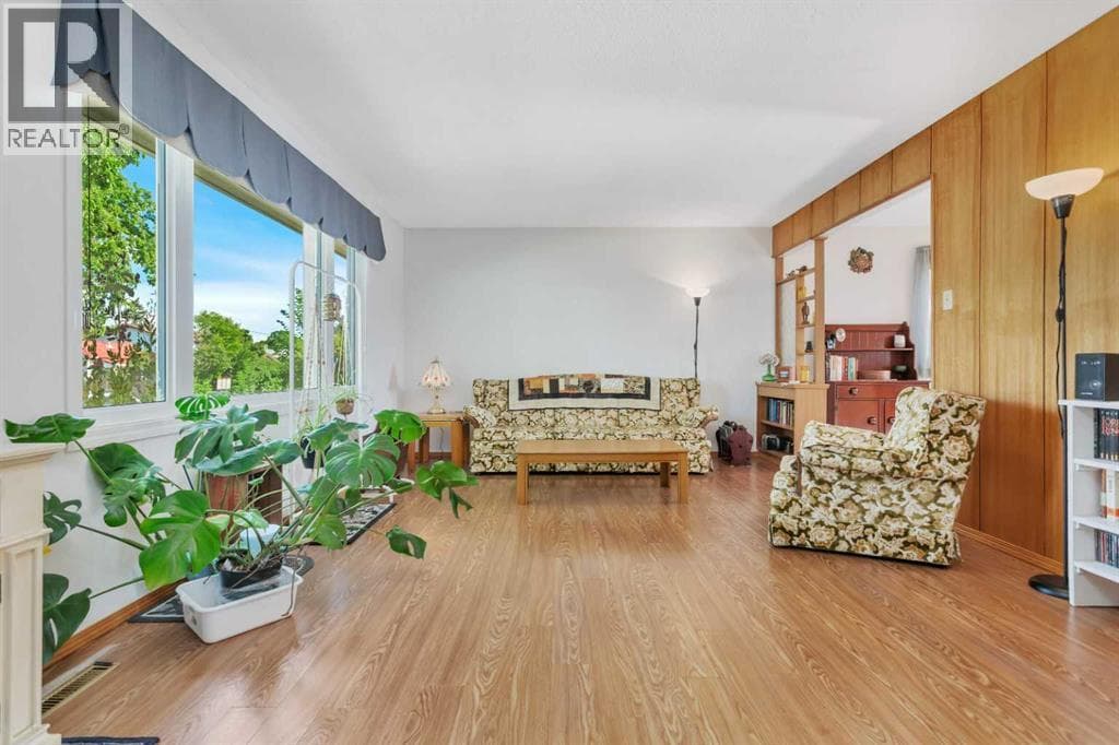 5208 58 Street — photo 2