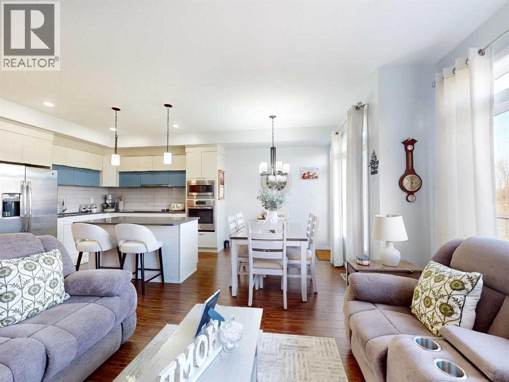 3, 402 Highlands Boulevard W