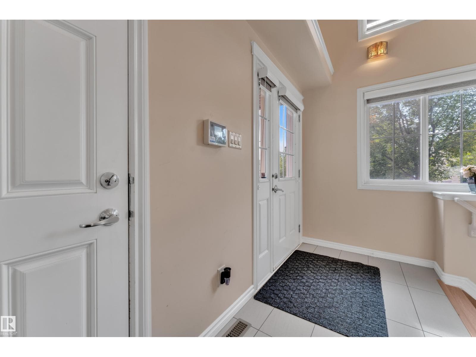 6140 18 AV SW — photo 4