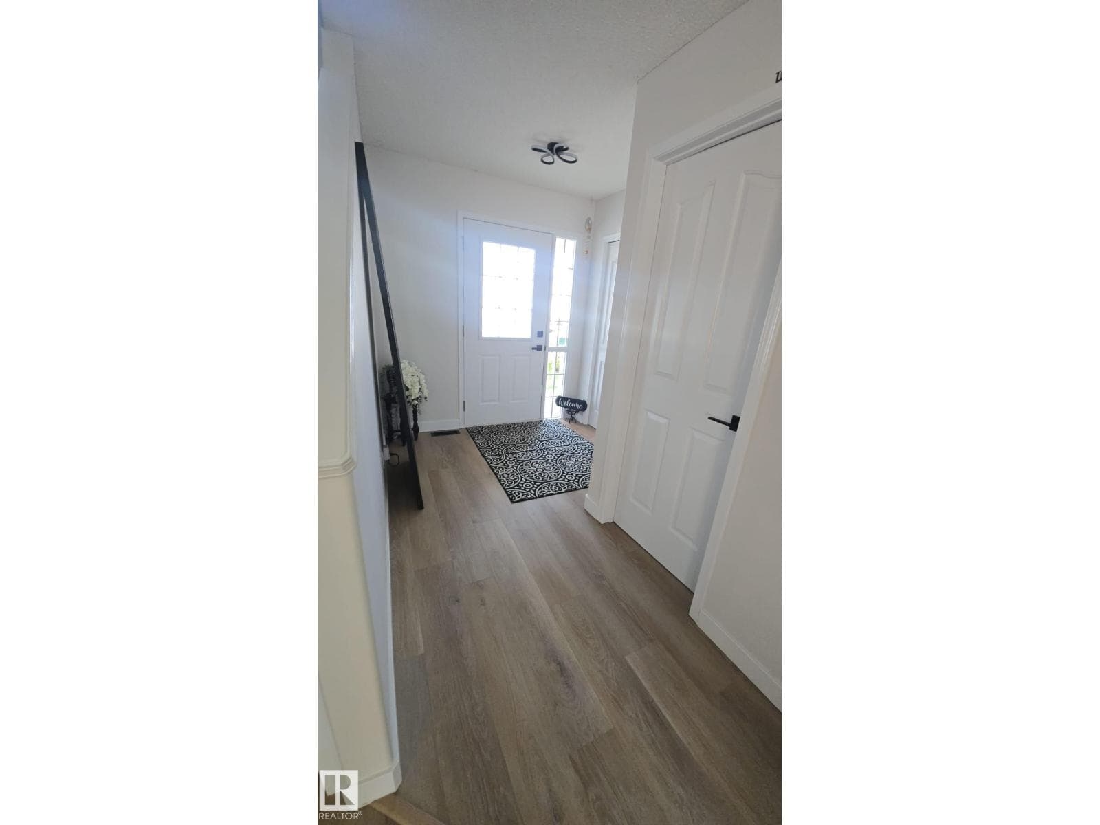 4124 37A AV NW — photo 5