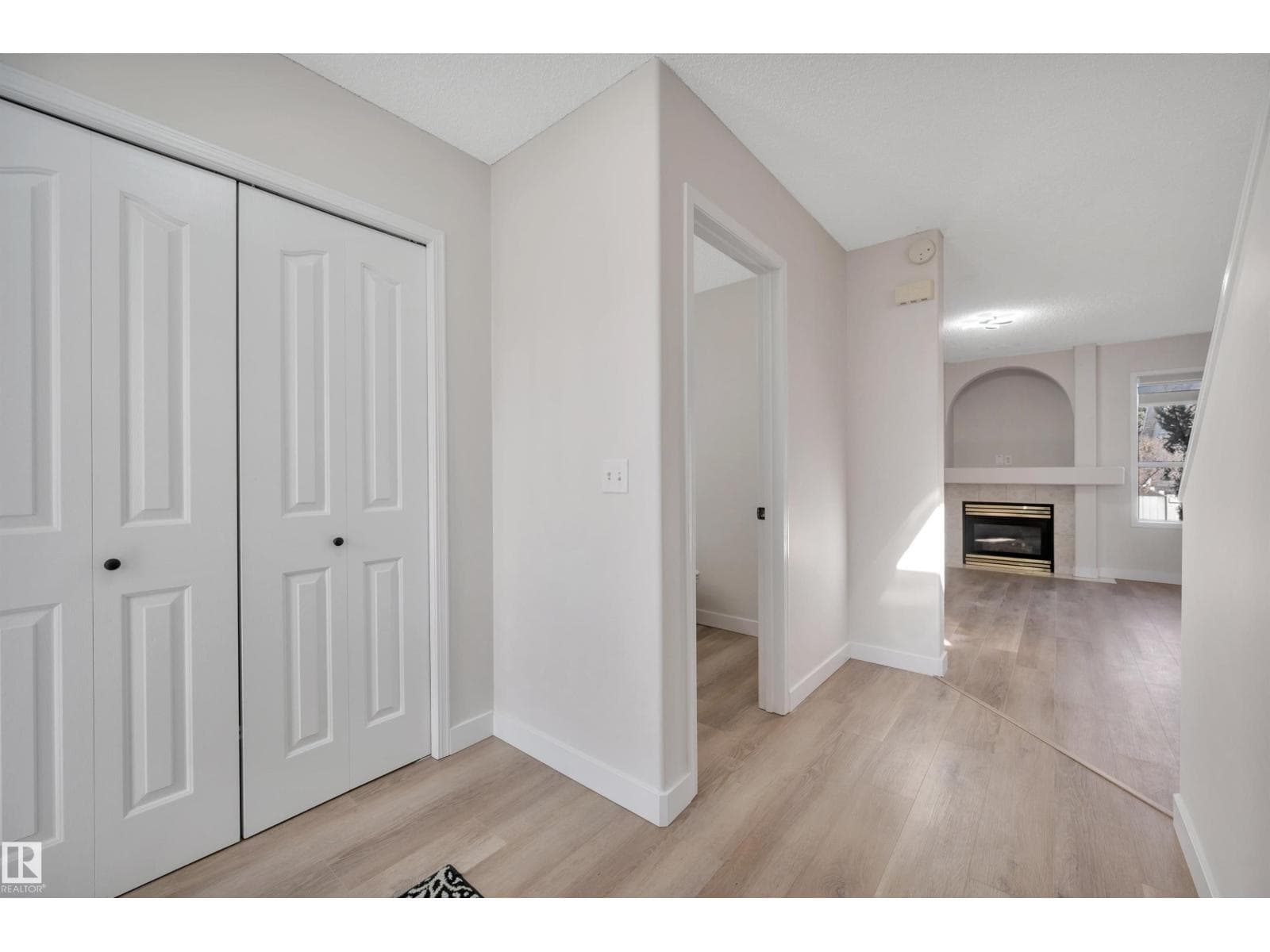 4124 37A AV NW — photo 4