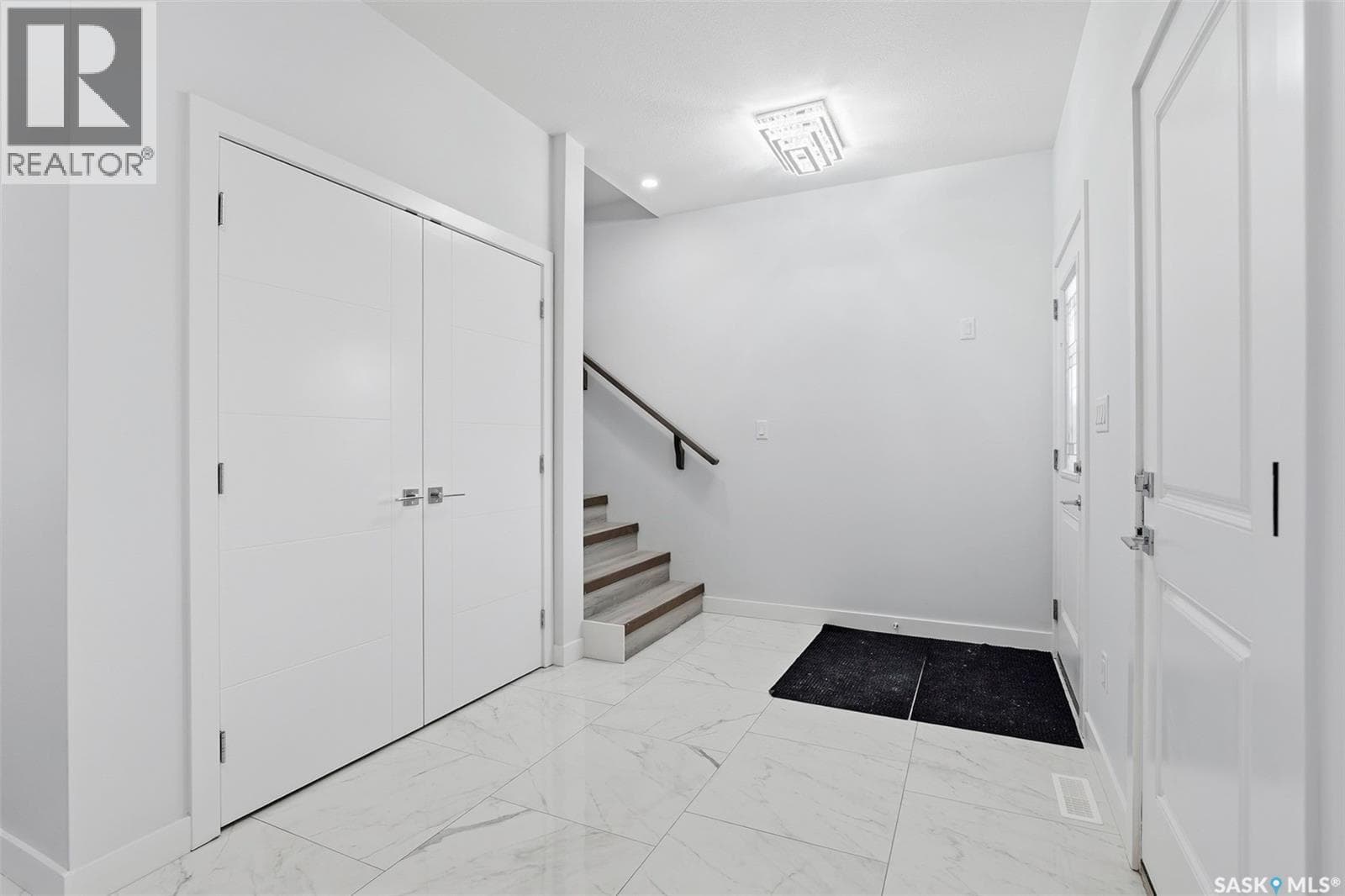 534 Sharma CRESCENT — photo 2