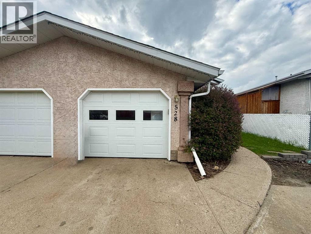 528 16 Street — photo 2