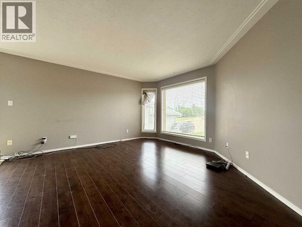 528 16 Street — photo 4