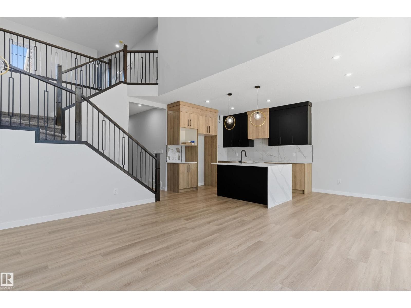 1721 Crossbill LO NW — photo 3