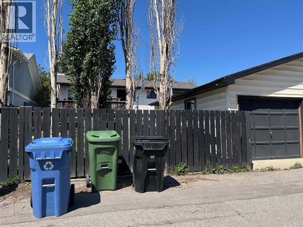 224 Whitewood Place NE — photo 2