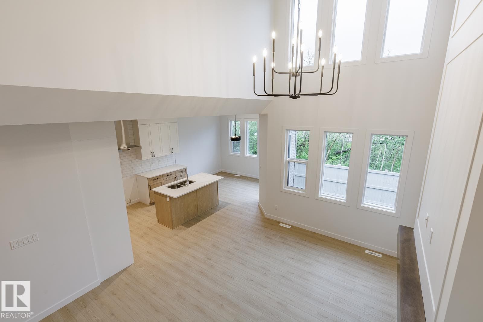 6308 65 AV — photo 3