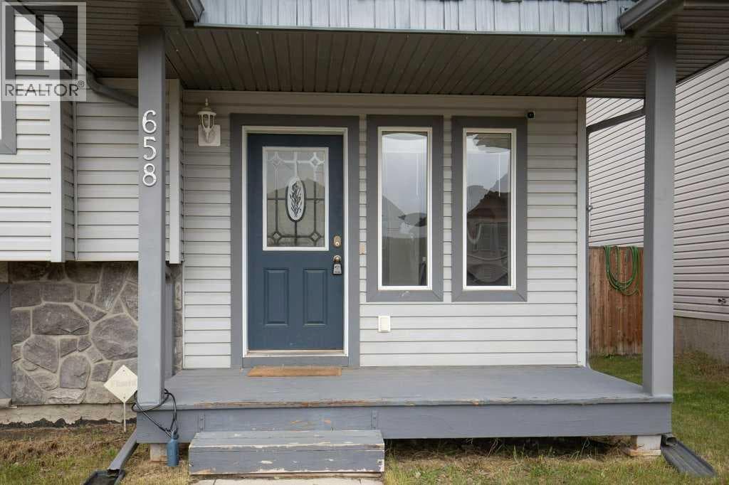 658 Red Oak Close — photo 5