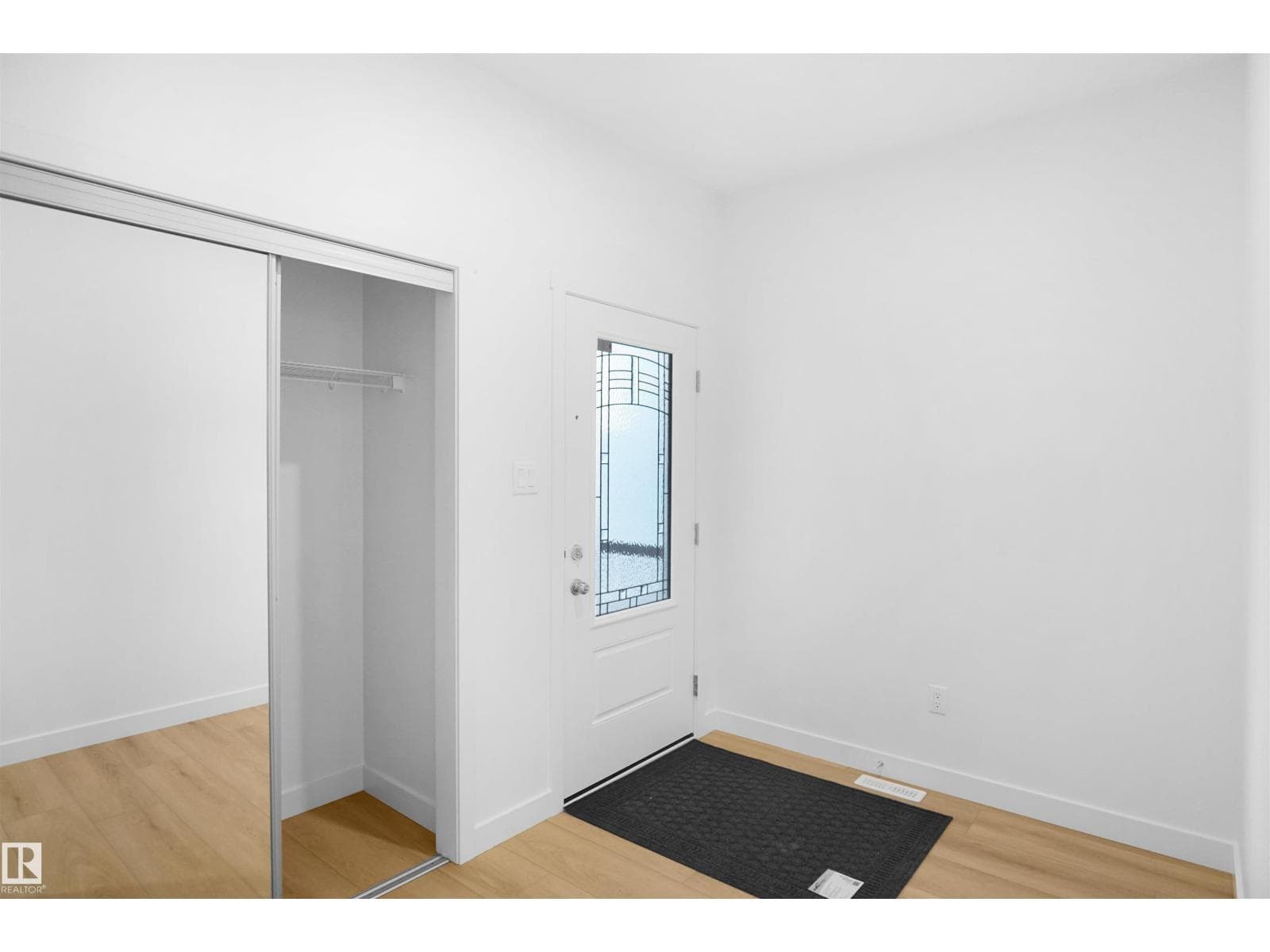7247 182 AV NW — photo 2
