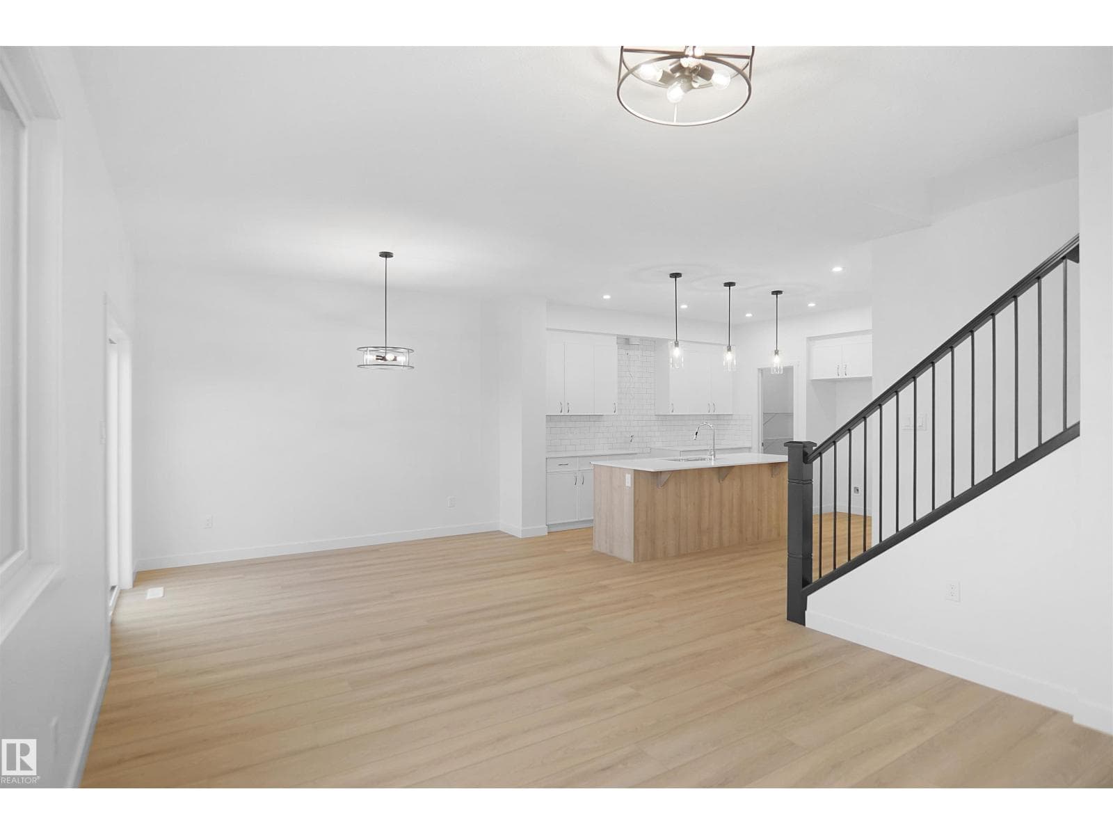 7247 182 AV NW — photo 5
