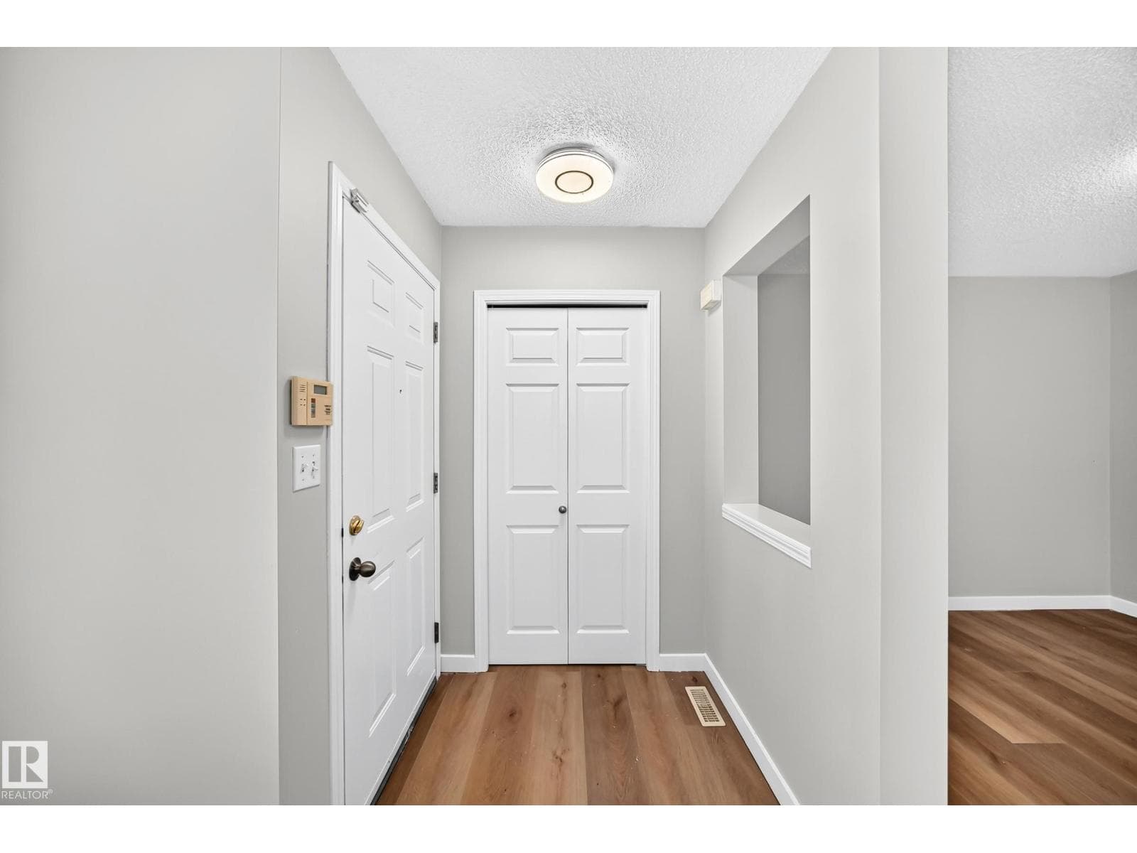 203 84 ST SW — photo 3