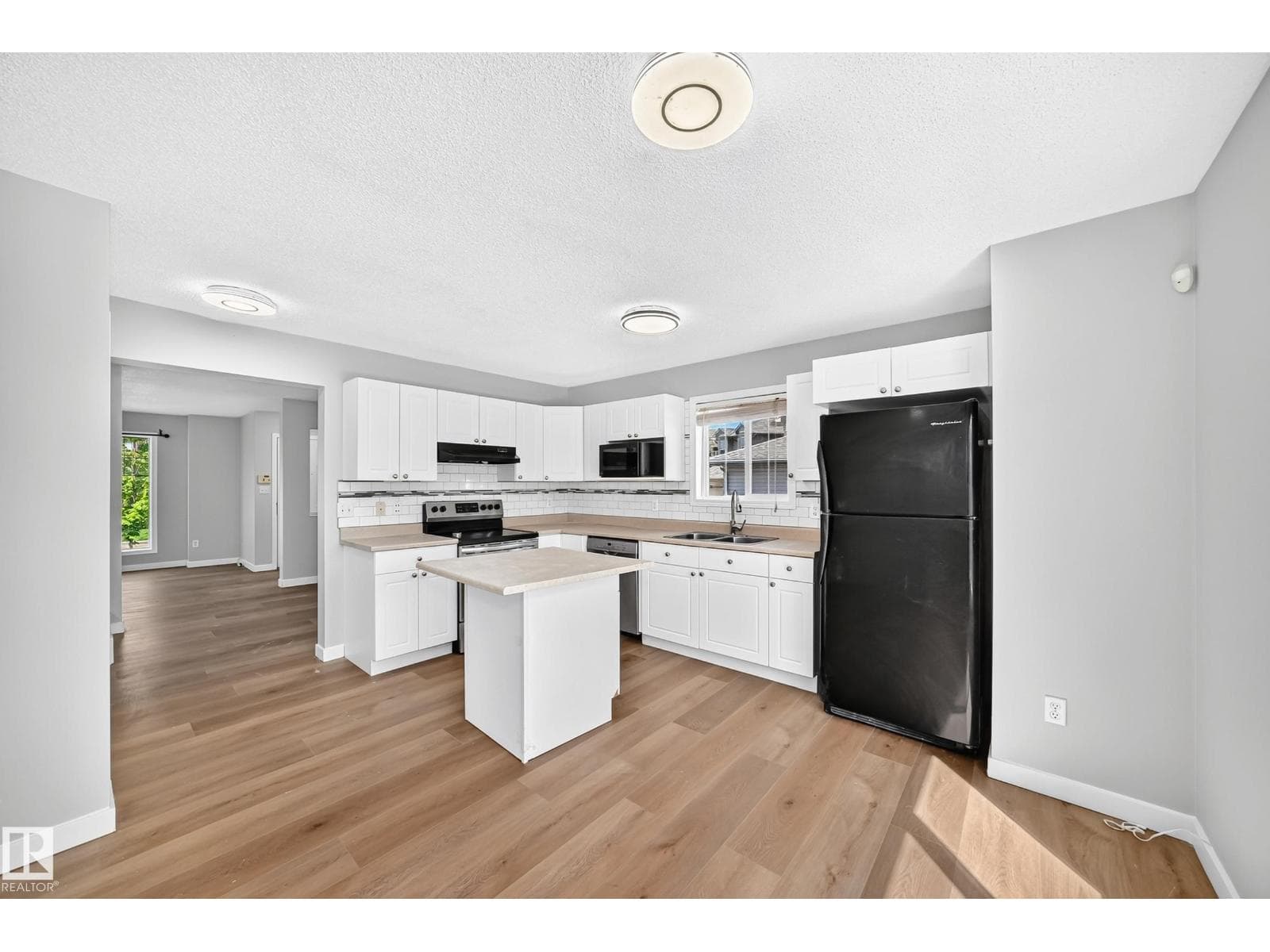 203 84 ST SW — photo 4