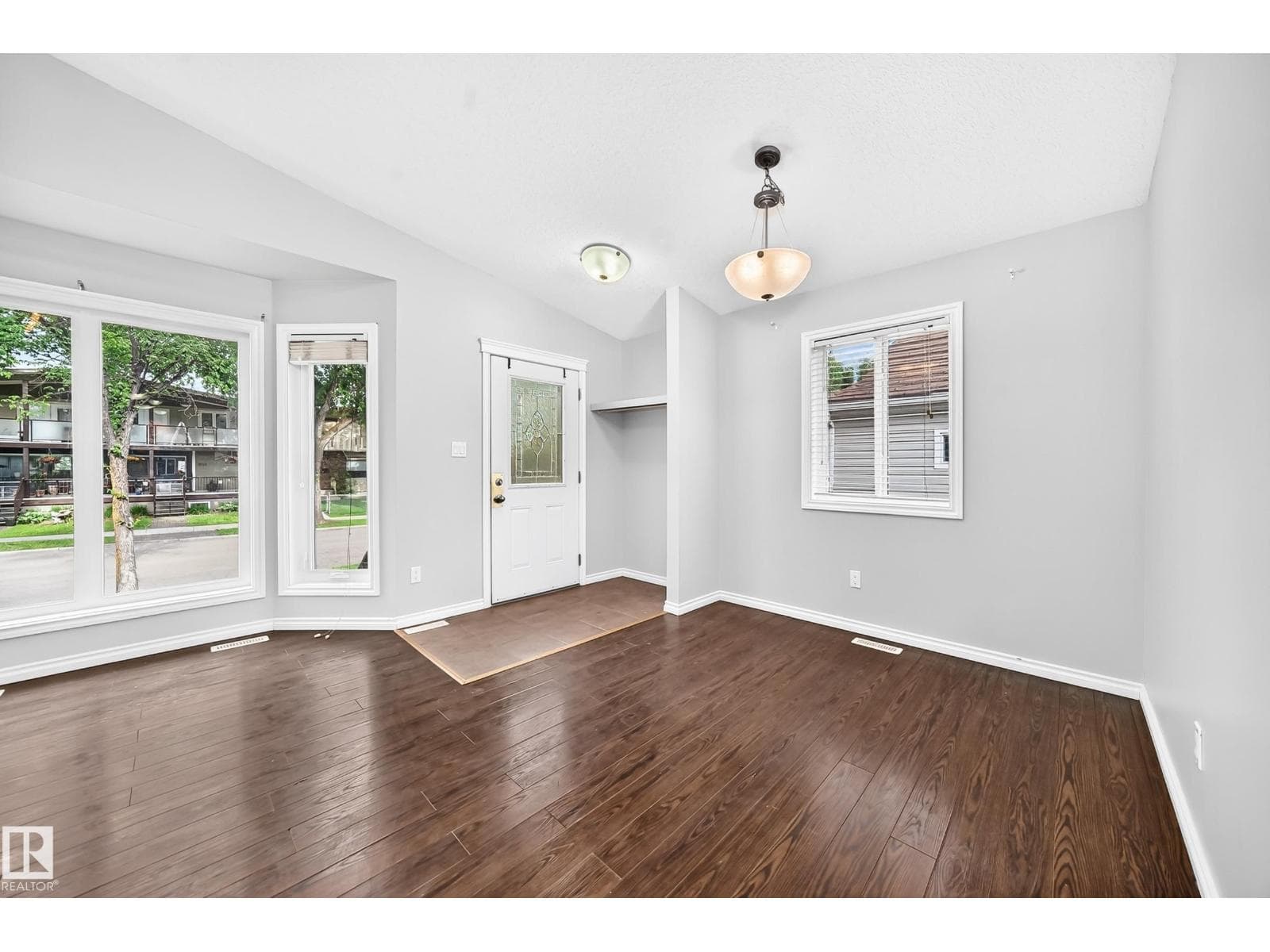12124 122 ST NW — photo 3