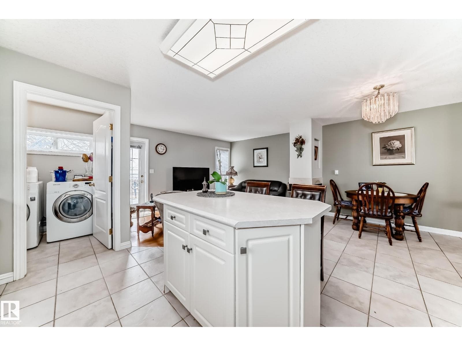 168 KULAWY DR N NW — photo 4