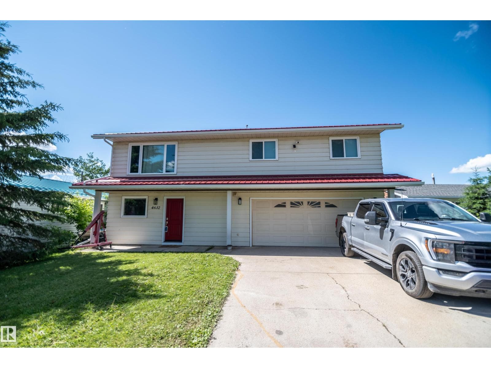 4632 46 AV — photo 2