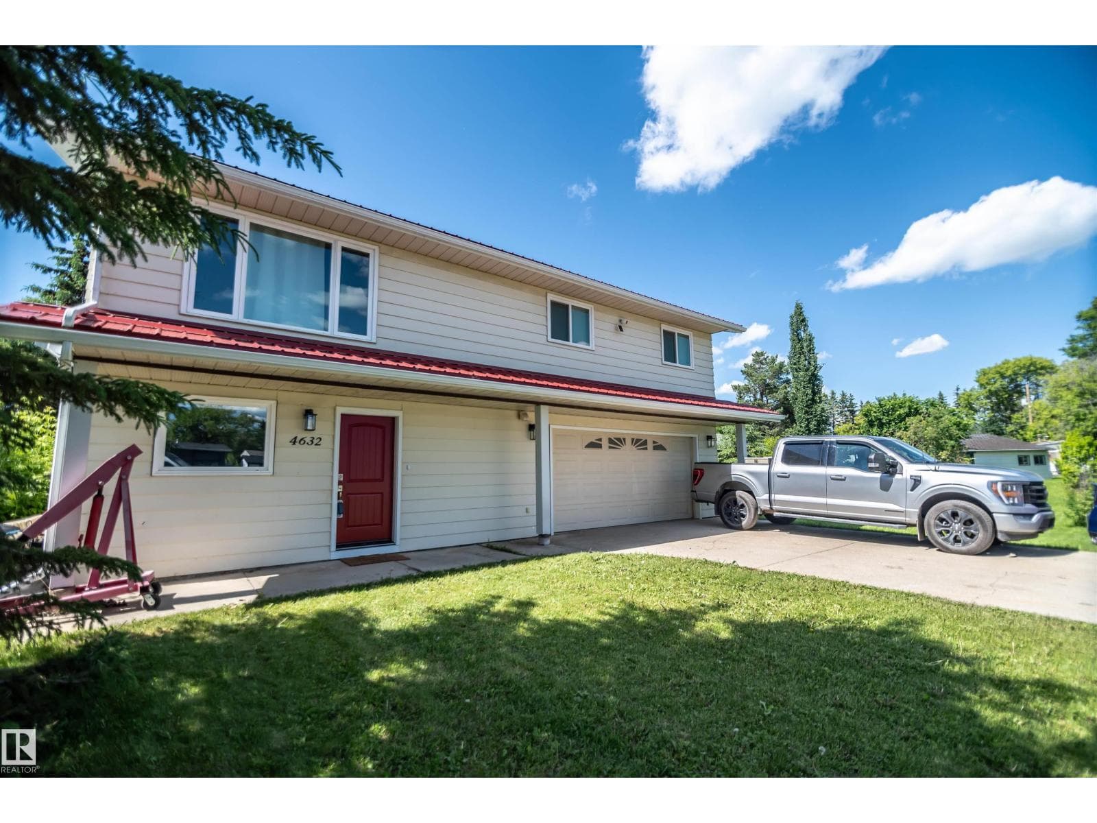 4632 46 AV — photo 3