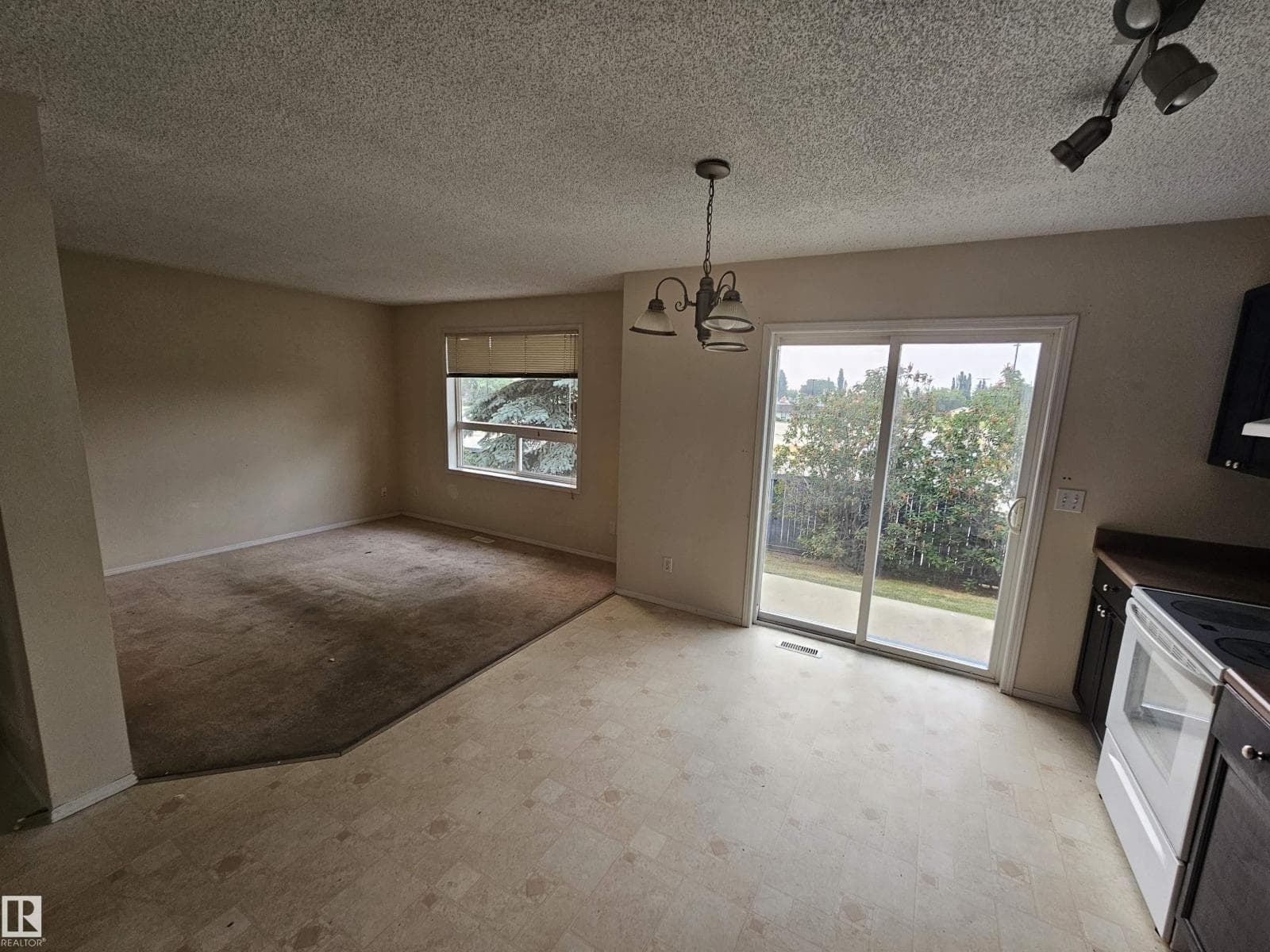 #27 3 GROVE MEADOW DR — photo 2