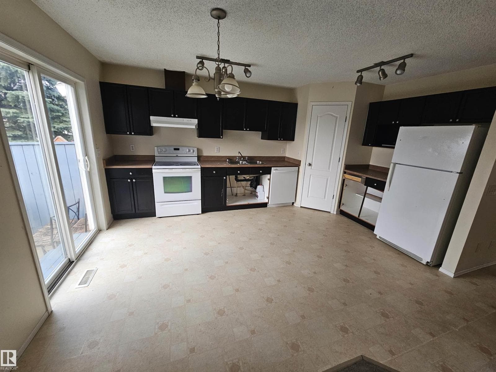 #27 3 GROVE MEADOW DR — photo 3