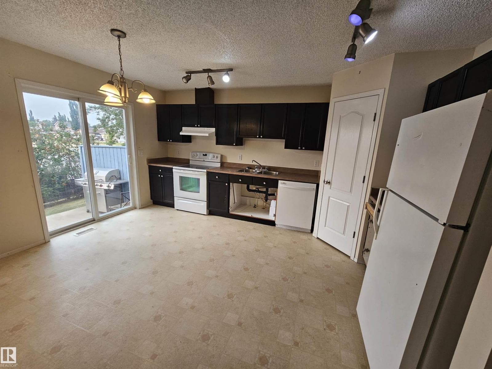 #27 3 GROVE MEADOW DR — photo 4
