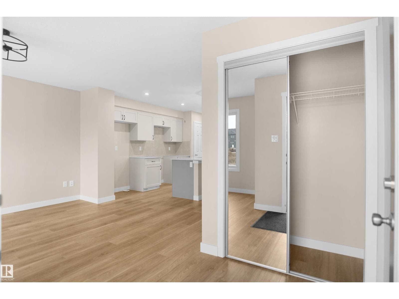 508 176 AV NE — photo 2