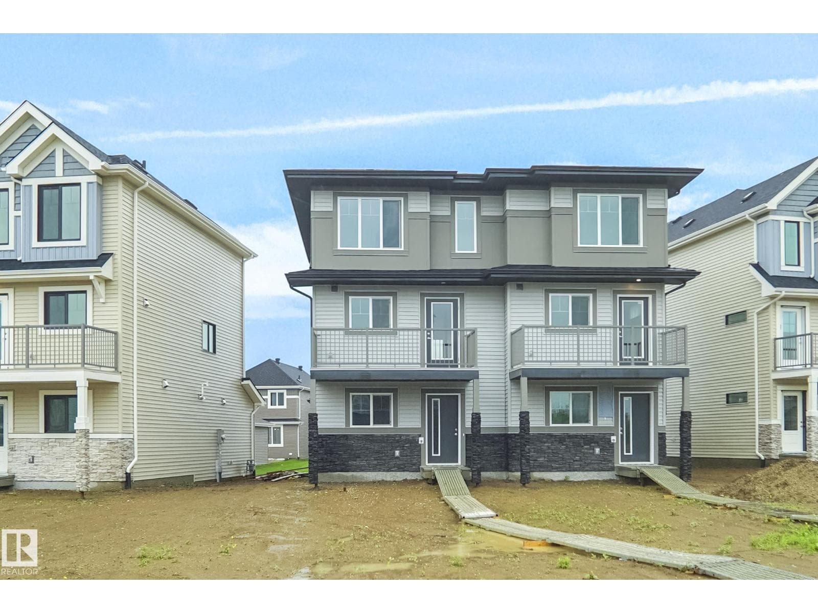 625 176 AV NE