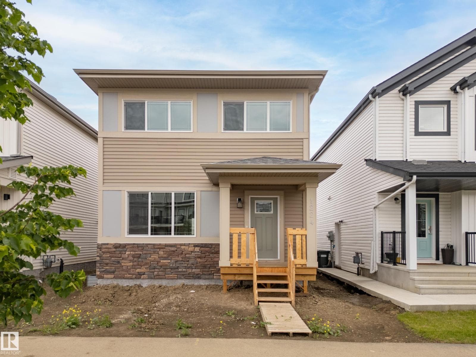1224 MCLEOD AV — photo 2