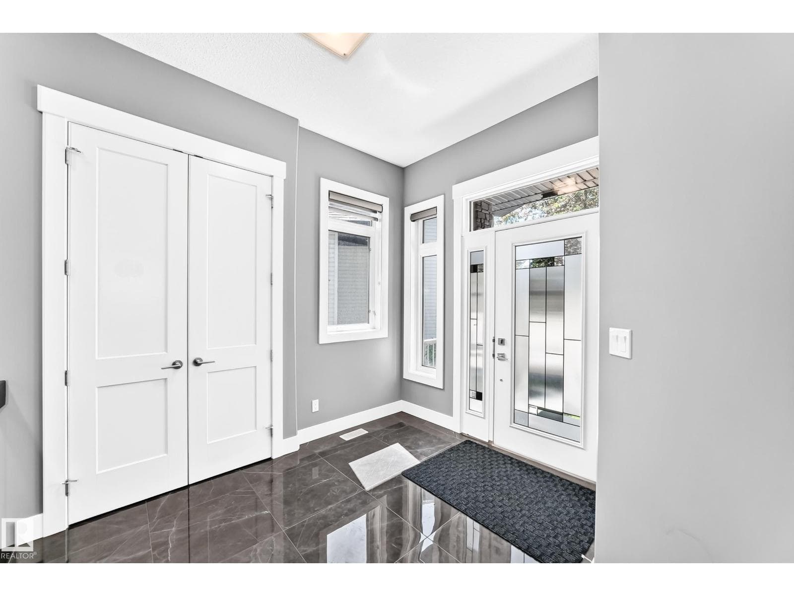 1781 MELROSE CR SW — photo 4