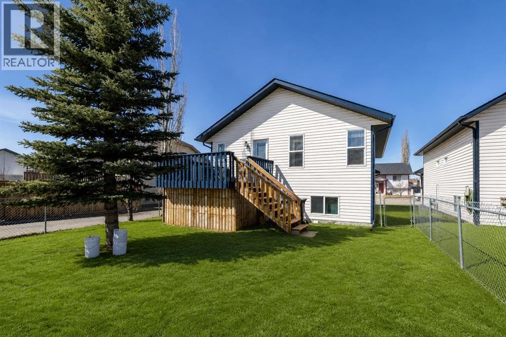 4406 54A Avenue Crescent — photo 5