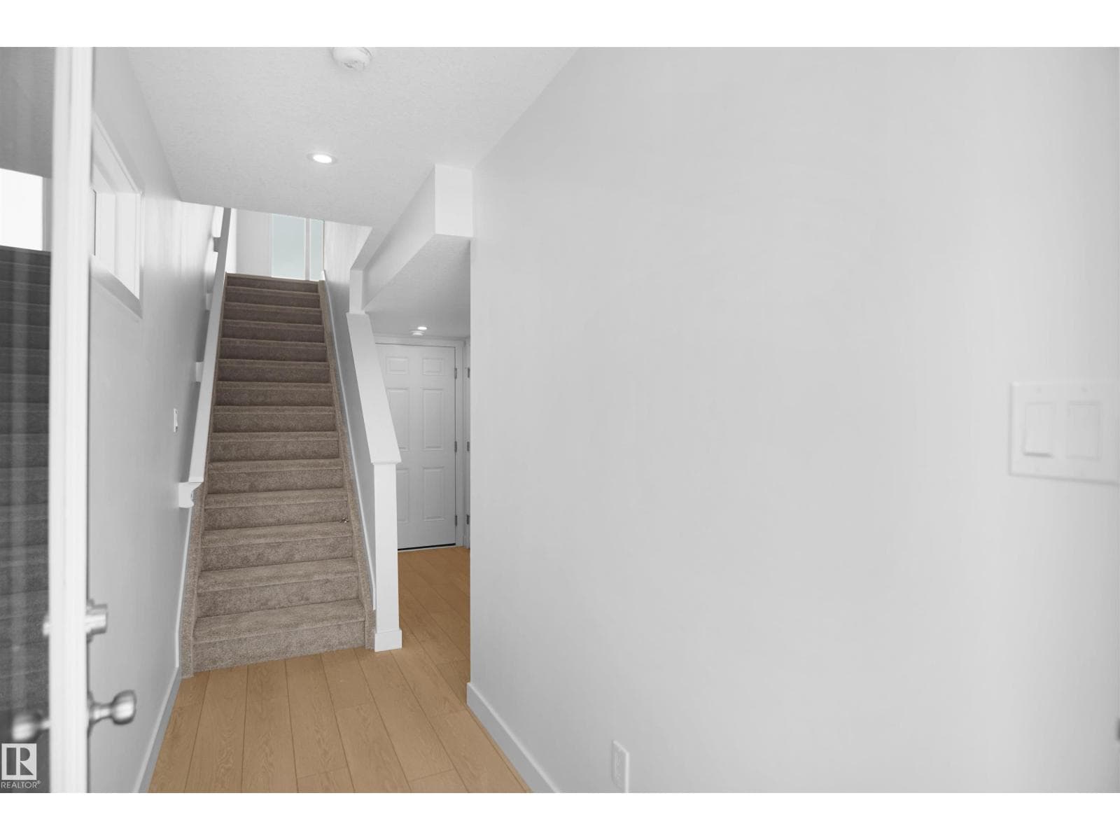 21034 24 AV NW — photo 3