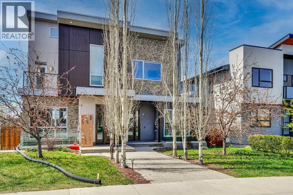 2505 21 Street SW — photo 2