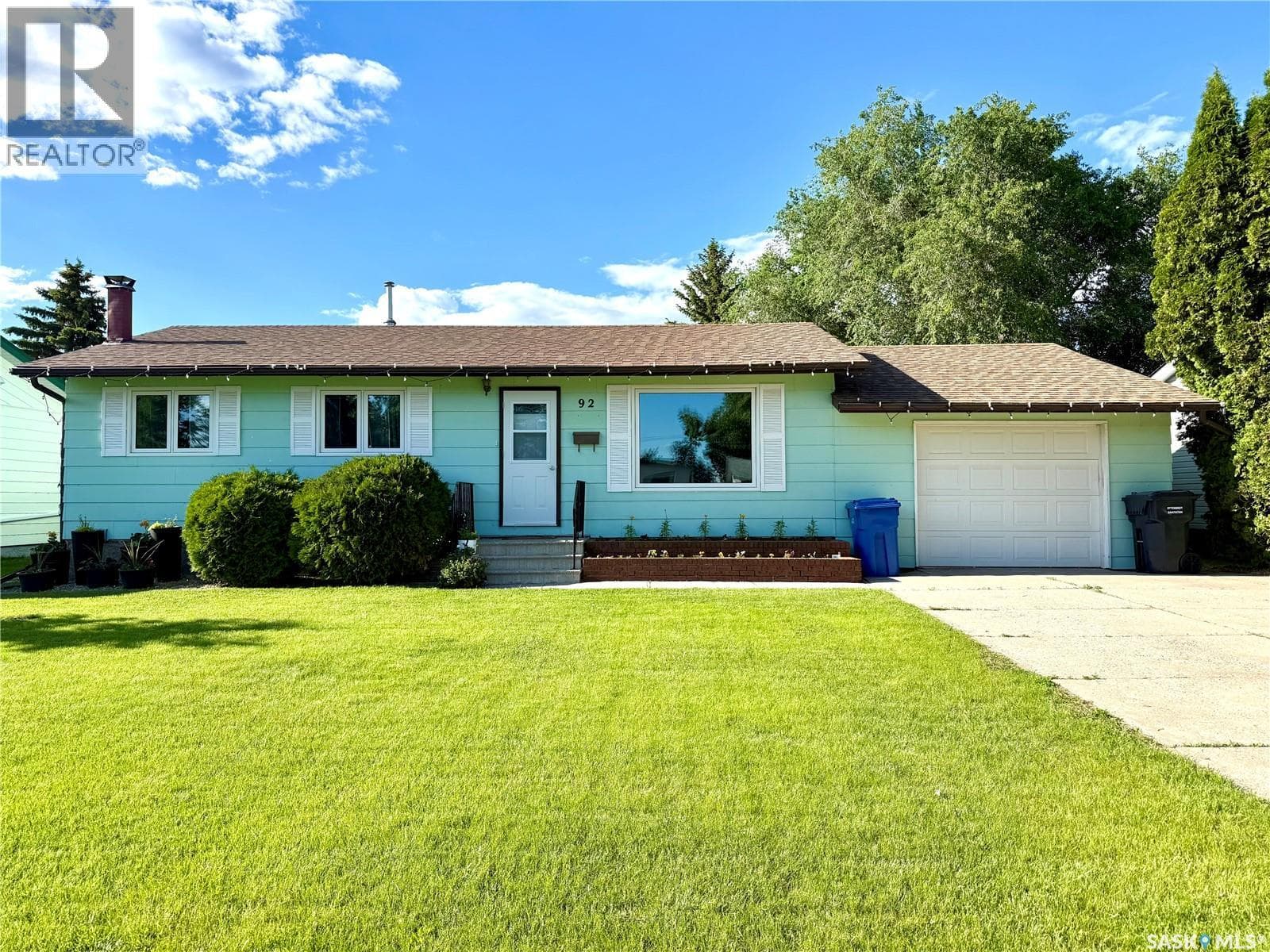 92 Redwood DRIVE