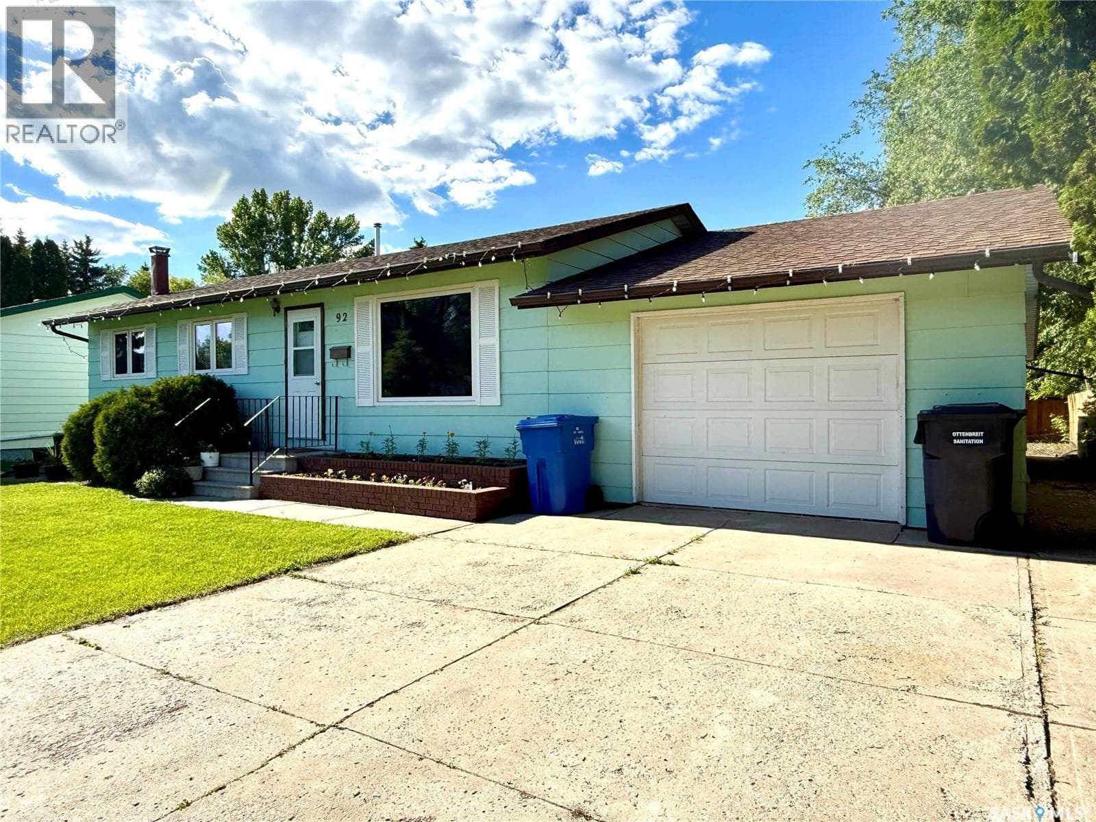 92 Redwood DRIVE — photo 2