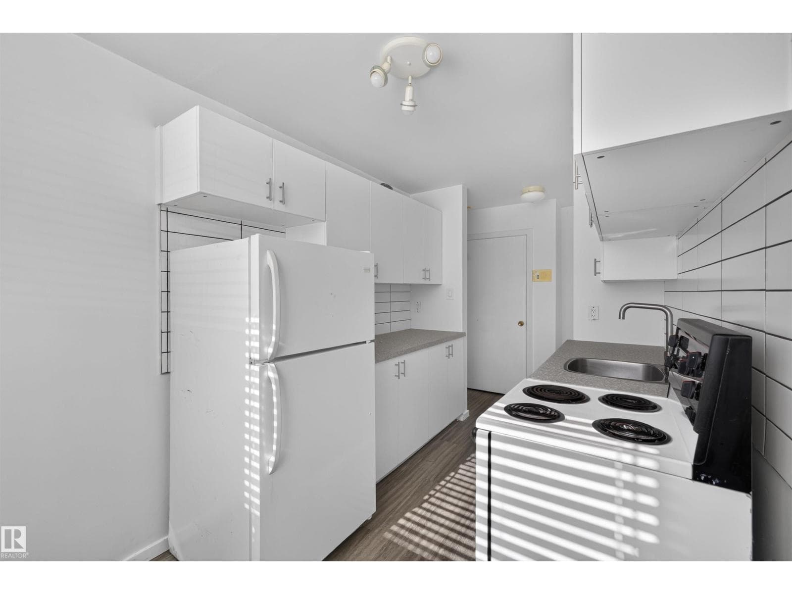 #6 10230 122 ST NW NW — photo 4
