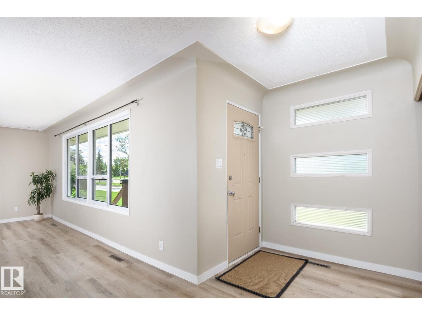 9607 75 ST NW — photo 3