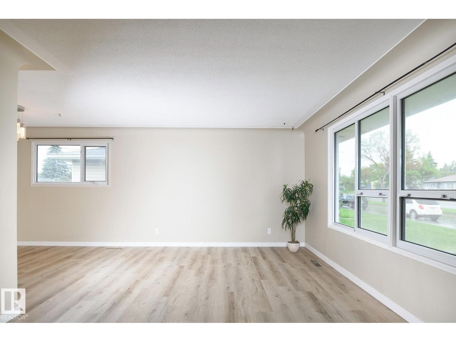 9607 75 ST NW — photo 5