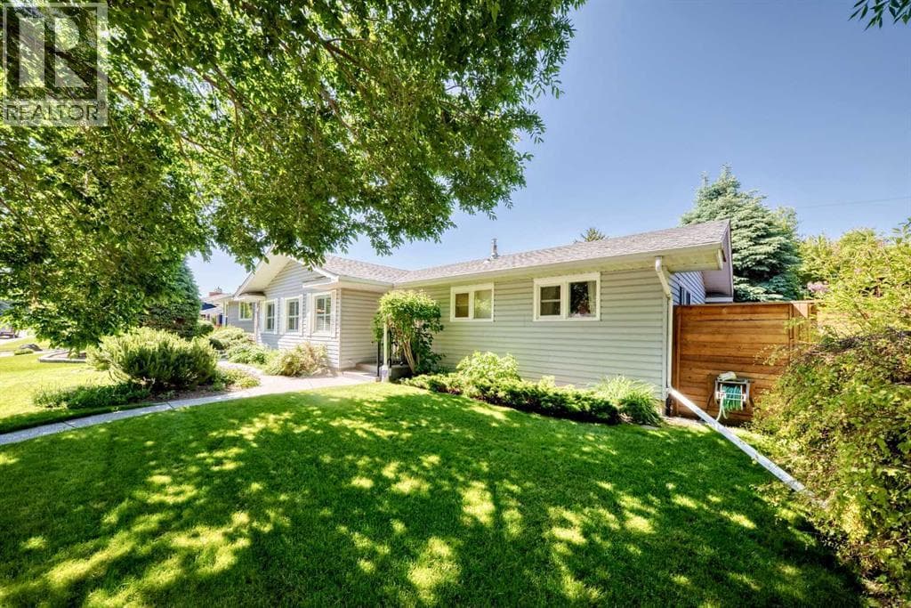 10435 Mapleridge Crescent SE — photo 5