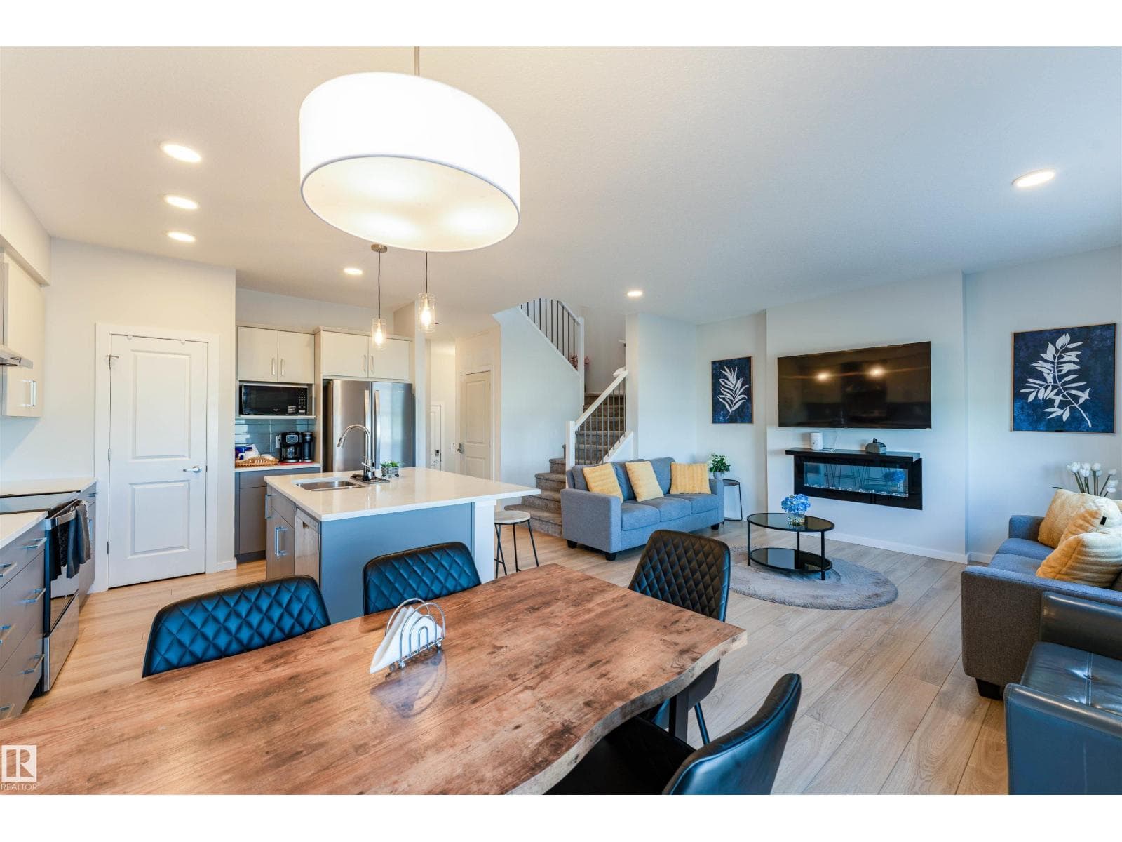 8426 228a ST NW NW — photo 5