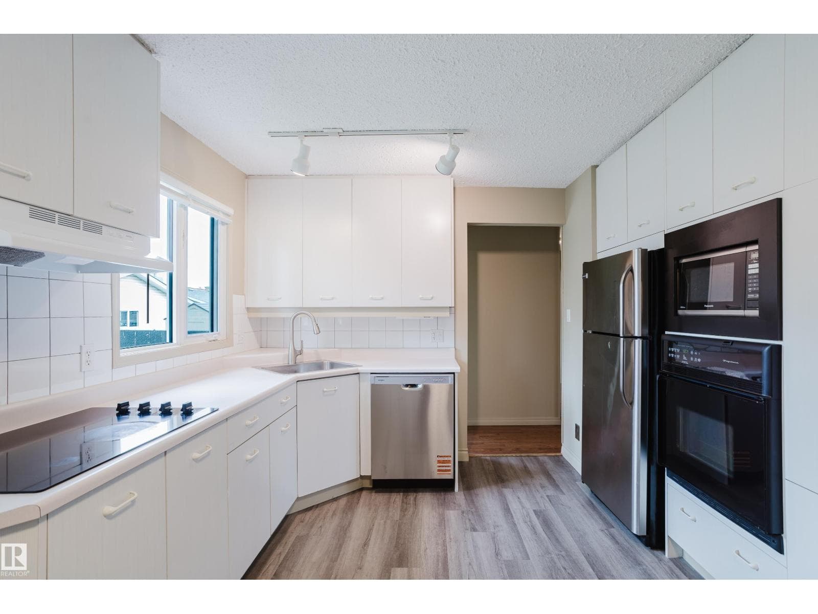 30 BRAMPTON ST S — photo 4