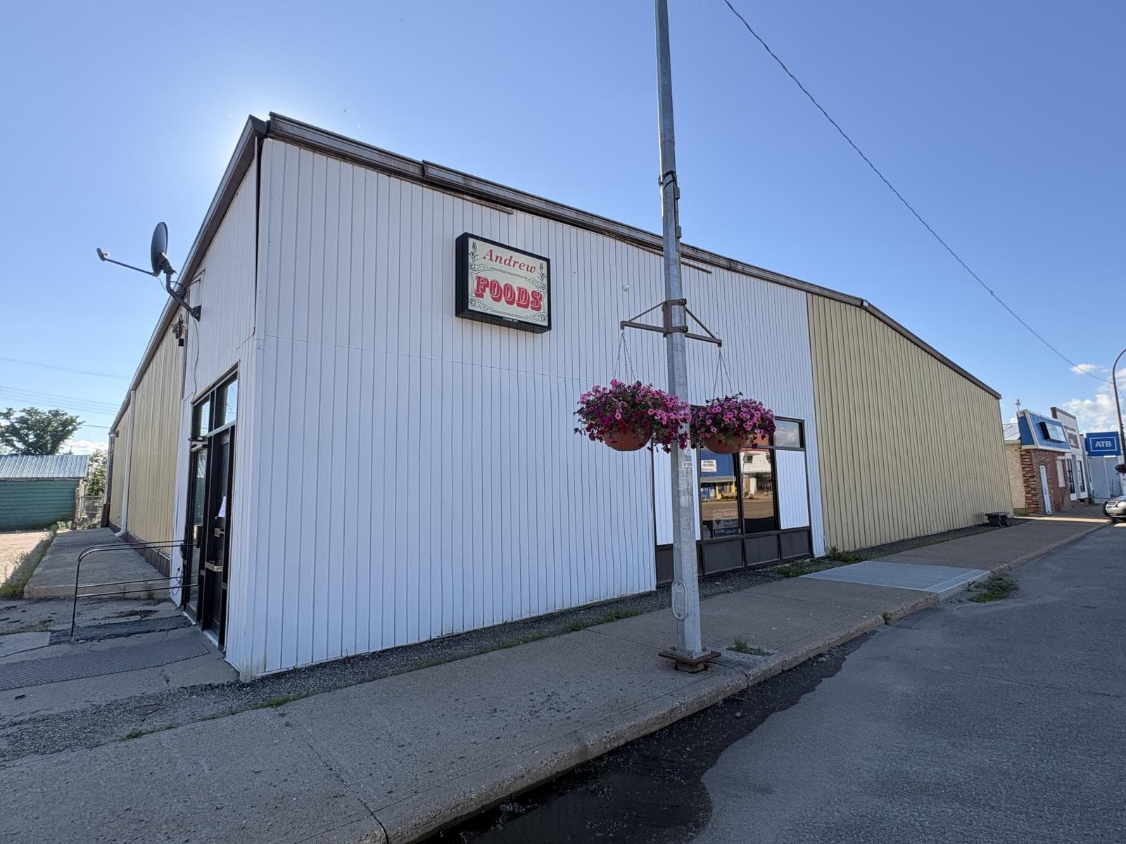 5012 51 Street — photo 3