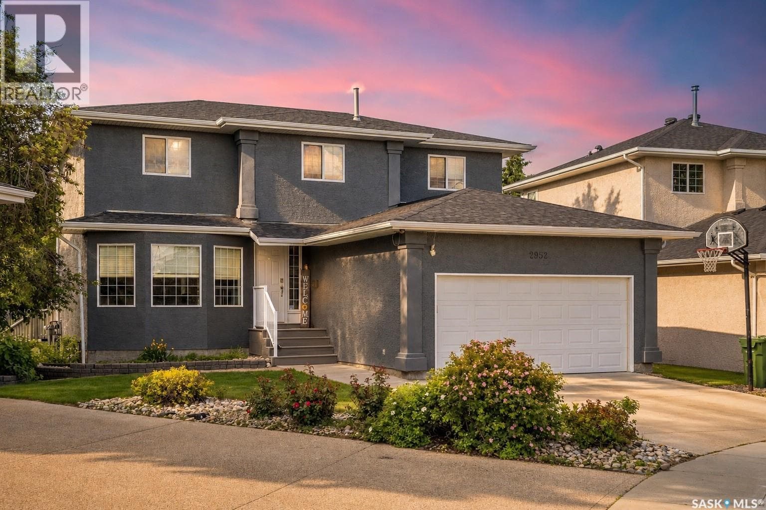 2952 St James CRESCENT