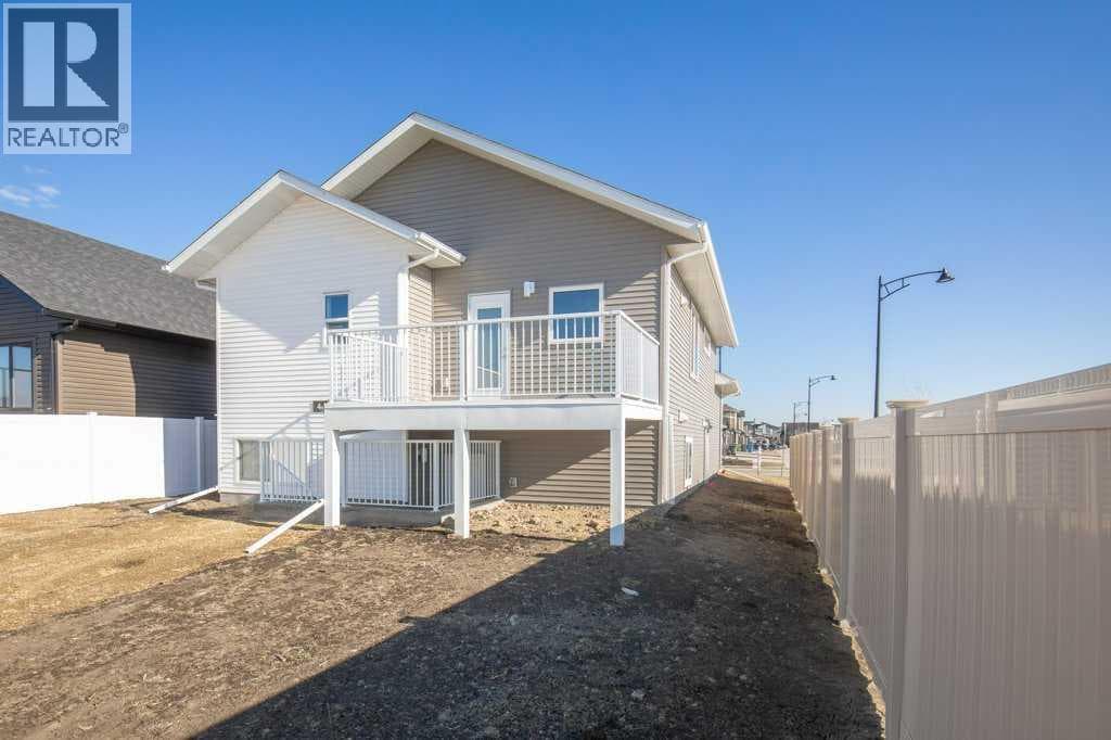 4 Emmett Crescent — photo 3